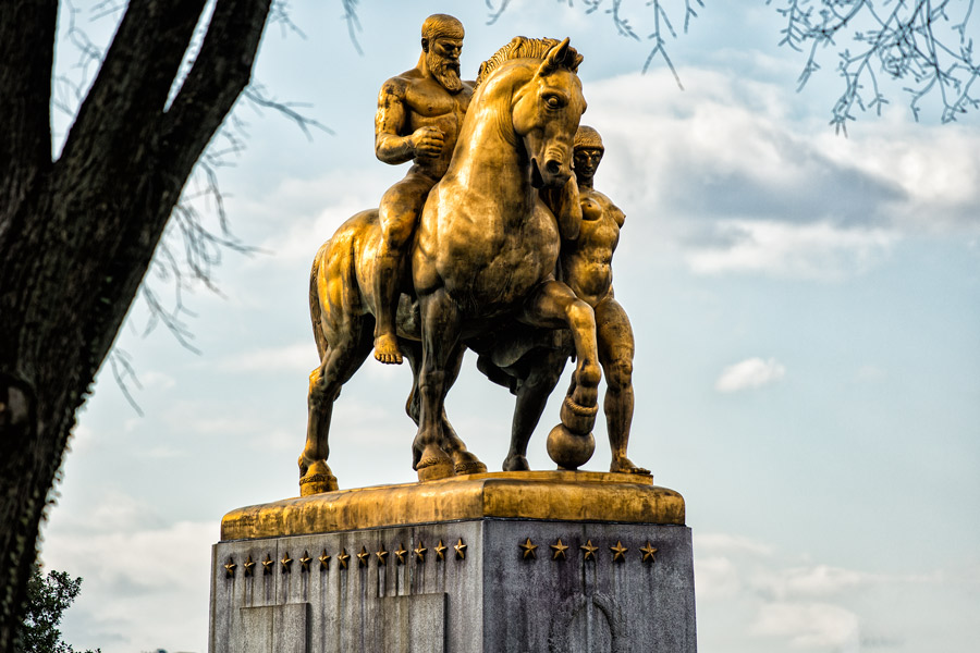 Golden horse statue photo