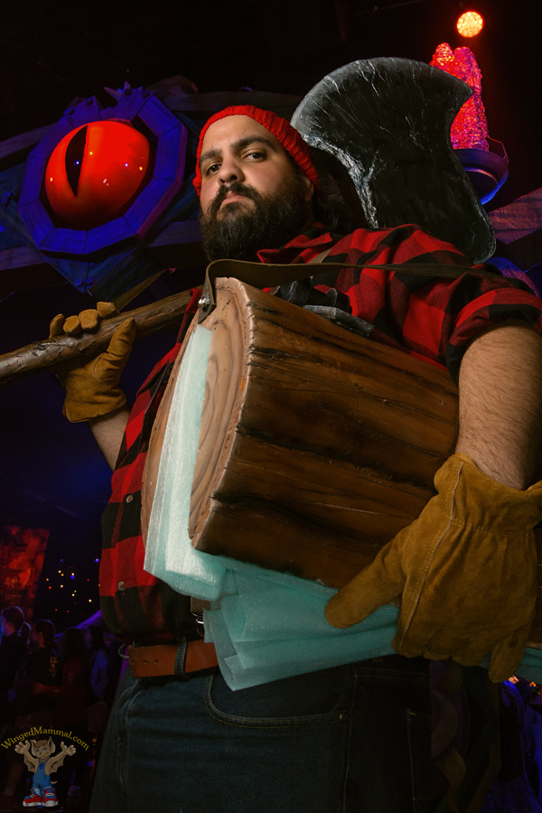 A picture of a lumberjack cosplay at BlizzCon 2015 taken by Batty!