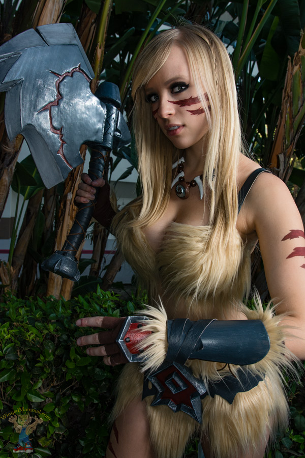 A picture of a female barbarian cosplay at BlizzCon 2015 taken by Batty!