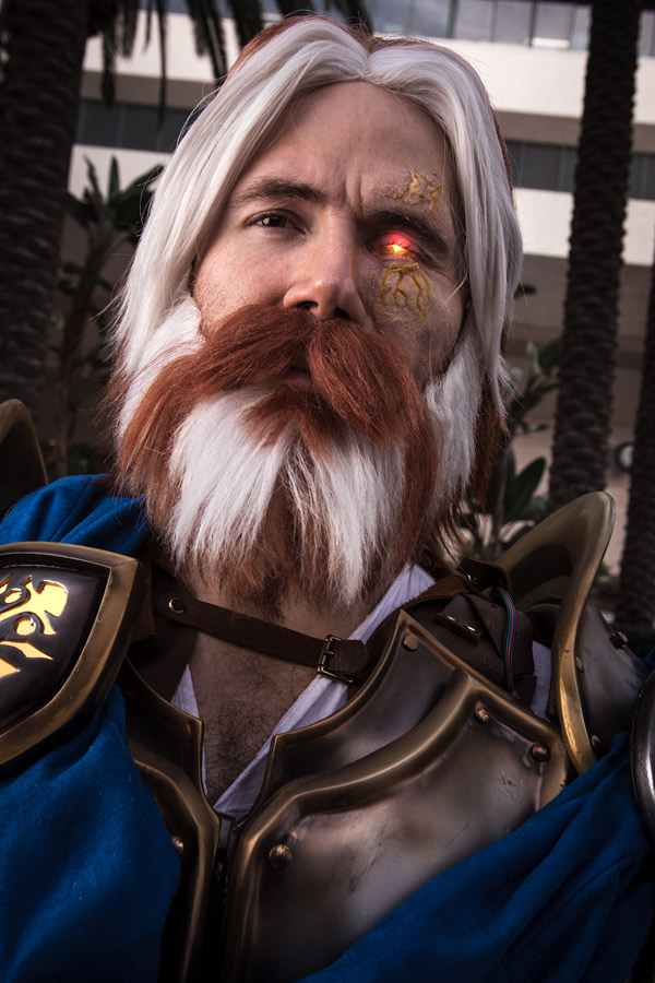 A picture of Uther cosplay at BlizzCon 2017 taken by Batty!