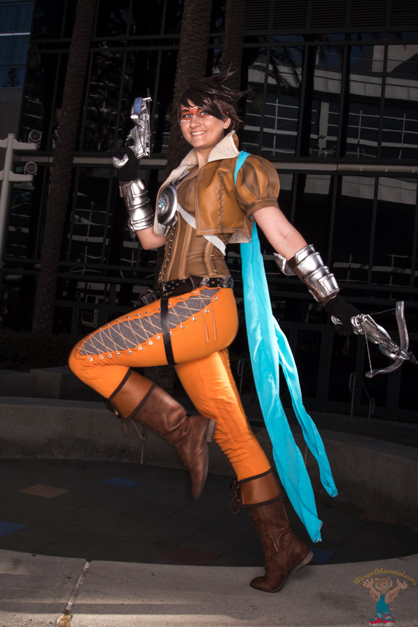 A picture of Tracer cosplay at BlizzCon 2017 taken by Batty!