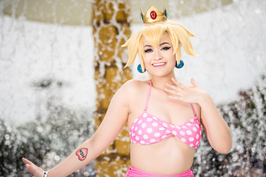 Princess Peach cosplay at Colossalcon 2017!
